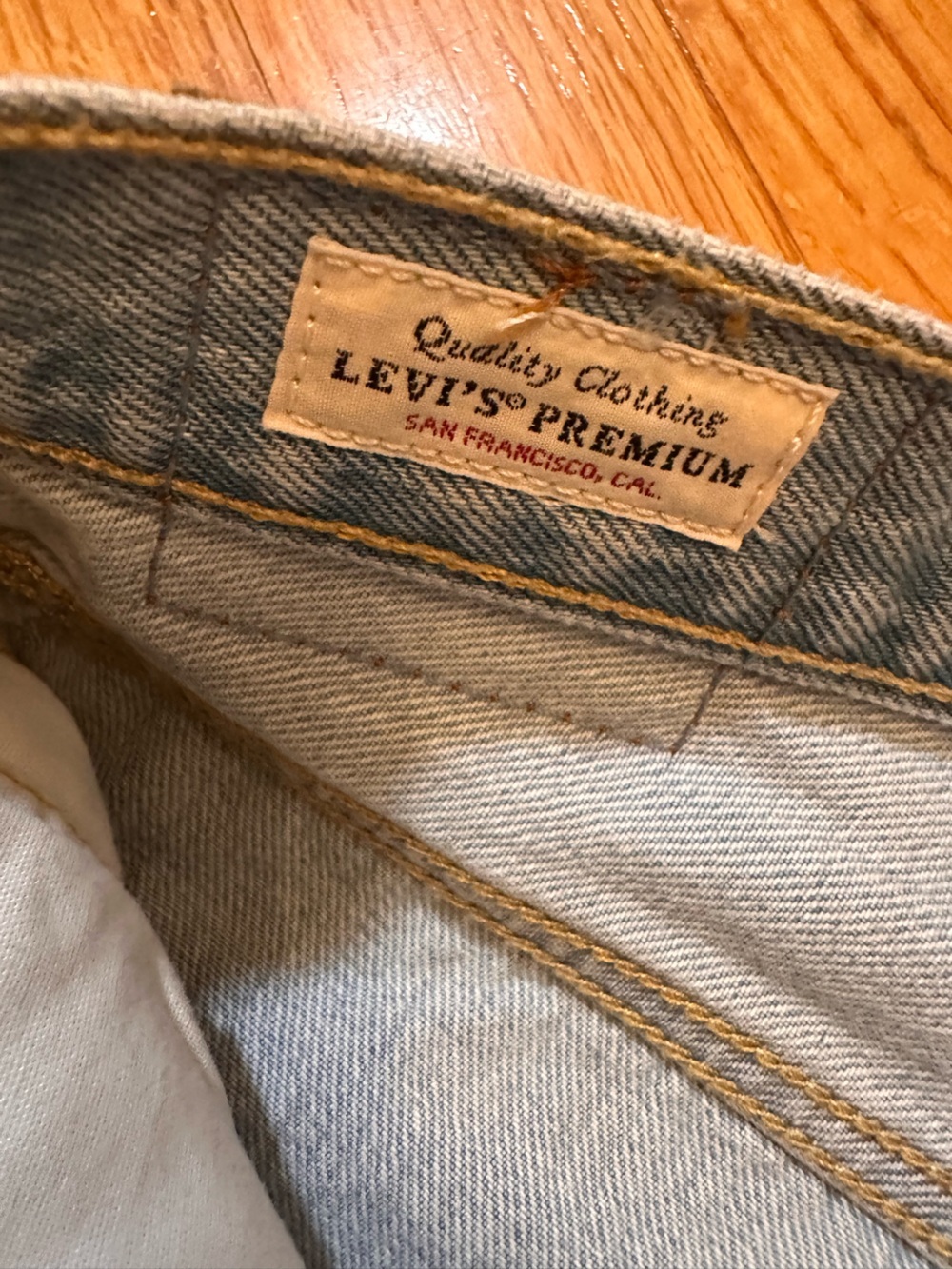Levi's 501 shorts  denim with a distressed, raw frayed hem size 31(j6) - Picture 9 of 10
